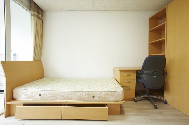 Single_room_at_I-house_dorm